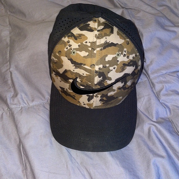 Nike Hat - Picture 1 of 2